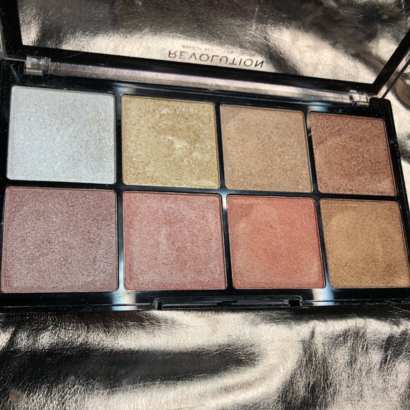 Highlighter palettes - Picture 3 of 3